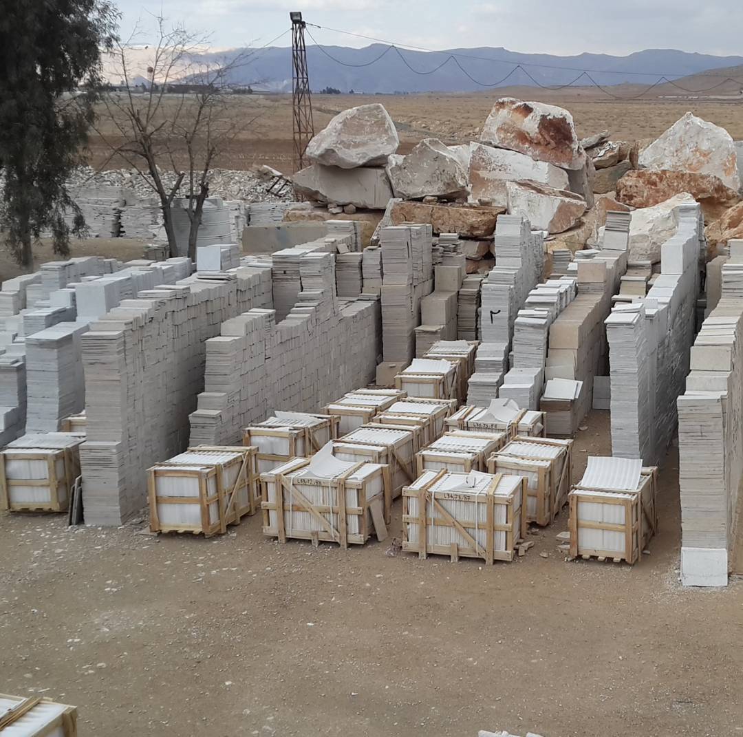 سنگ مرمریت طوسی پر طاووسی ارسنجان سنگ مرمریت طوسی پر طاووسی ارسنجان